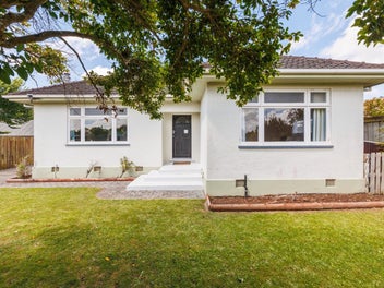 11 Moore Street, West End, Palmerston North