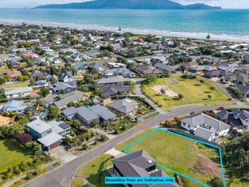 25 Pharazyn Avenue, Waikanae Beach, Waikanae