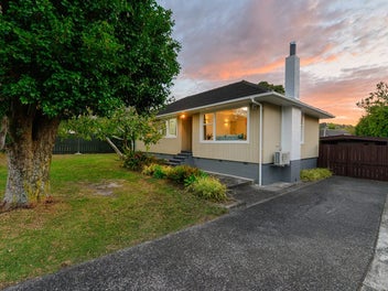 35 La Rosa Street, Green Bay, Auckland