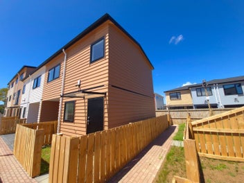 4/168 Buckland Road, Mangere East, Auckland