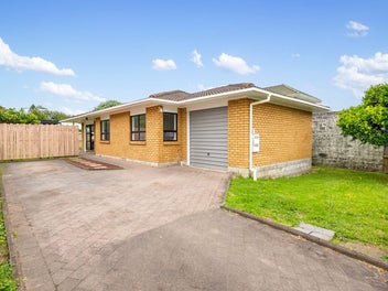 2/912 Mount Eden Road, Three Kings, Auckland