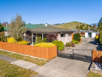 14 Harcourt Place, Wakefield