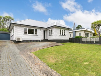 27 Lyndfield Lane, Newlands, Wellington