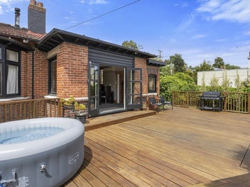 16 Rhodes Terrace, North East Valley, Dunedin