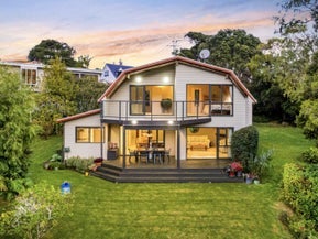 15A Taioma Crescent, Te Atatu Peninsula, Auckland