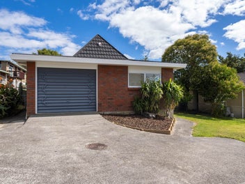 2/8 Kaipatiki Road, Glenfield, Auckland