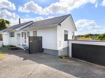 1/135 Oaktree Avenue, Browns Bay, Auckland