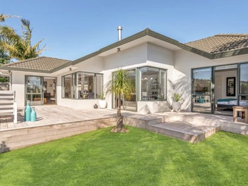 18 Moyrus Crescent, East Tamaki Heights, Auckland