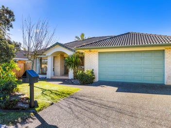17 Summerland Drive, Henderson, Auckland