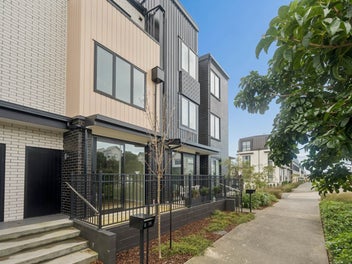 2/19 Windlass Street, Long Bay, Auckland