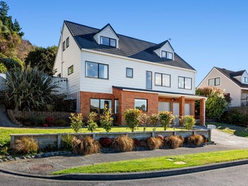 8 Ration Lane, Whitby, Porirua