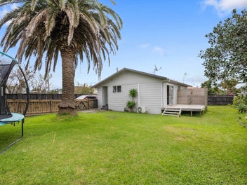 2/13 Hamurana Place, Te Atatu Peninsula, Auckland