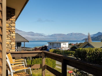 9 Oregon Drive, Kelvin Peninsula, Queenstown