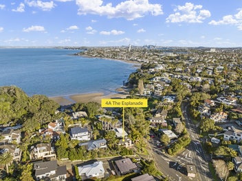 2/4 The Esplanade, Castor Bay, Auckland
