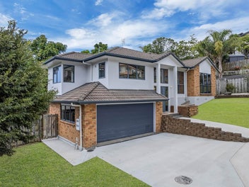 8 Sherwood Grove, Northcross, Auckland
