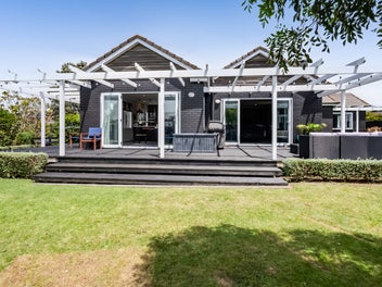 20 Maple Crescent, Whalers Gate, New Plymouth