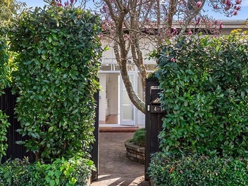 4/1 Saratoga Avenue, Herne Bay, Auckland
