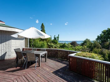 11 Aquarius Drive, Kawaha Point, Rotorua