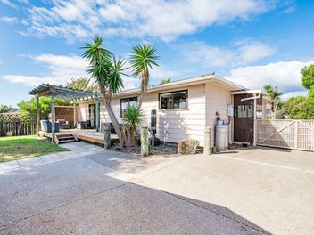 18 Rosewood Place, Paraparaumu