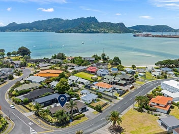 2 Paradise Point Place, One Tree Point