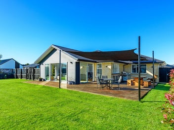 74 Oaks Drive, Lincoln, Lincoln