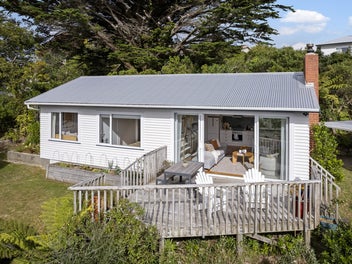 18 Warrington Grove, Newlands, Wellington
