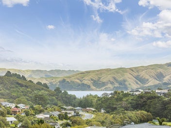 8 Polestar Lane, Whitby, Porirua