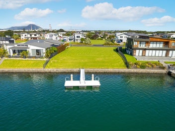 17 Fred Carr Place, One Tree Point