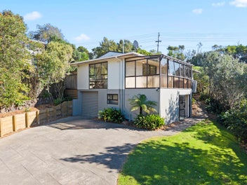 41 John Dee Crescent, Red Beach, Red Beach