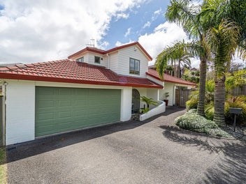 15 Arirang Rise, Pinehill, Auckland