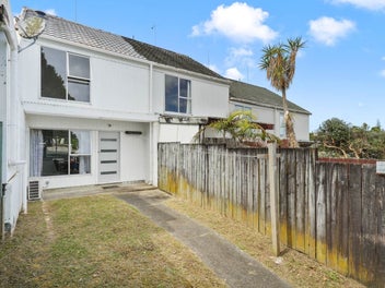 4/106 West Coast Road, Glen Eden, Auckland