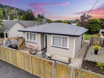 8 Constant Street, Sawyers Bay, Dunedin