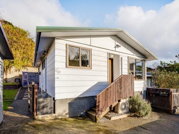 9B Crystal Grove, Birchville, Upper Hutt