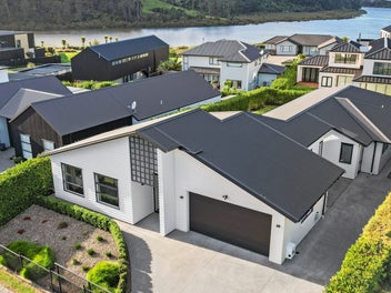 78 Riverhead Point Drive, Riverhead, Riverhead