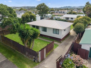 92 Shifnal Drive, Randwick Park, Auckland