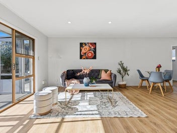 2/7 Elizabeth Avenue, Papatoetoe, Auckland