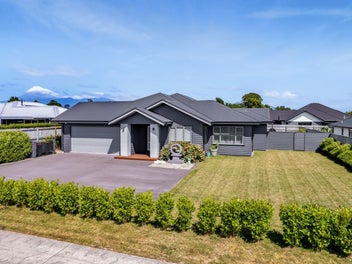17 Honeyfield Drive, Whalers Gate, New Plymouth