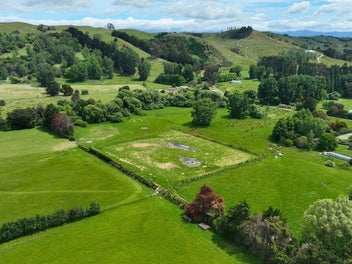 1745B Longbush Road, Longbush