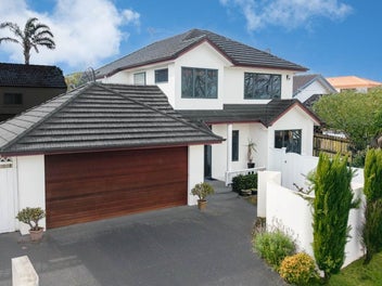 2/14 Hugh Green Drive, Pinehill, Auckland
