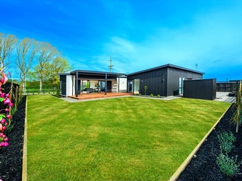 87 Whitehorn Drive, Lincoln, Lincoln