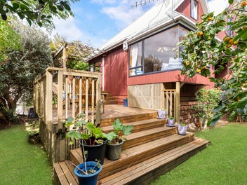 2/120 Riddell Road, Glendowie, Auckland