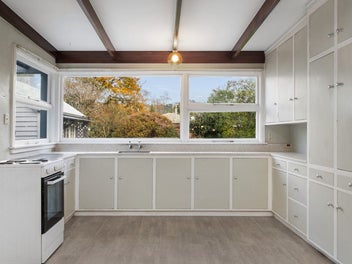18 Sandwich Road, Beckenham, Christchurch