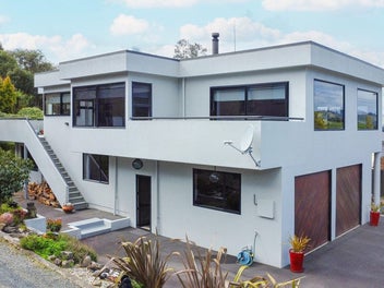 92 Hall Road, Sawyers Bay, Port Chalmers