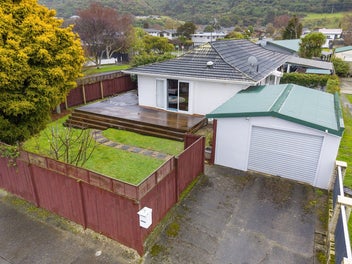 2/1 Harvard Grove, Totara Park, Upper Hutt