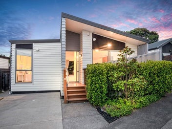 22B Torrington Crescent, Glen Innes, Auckland