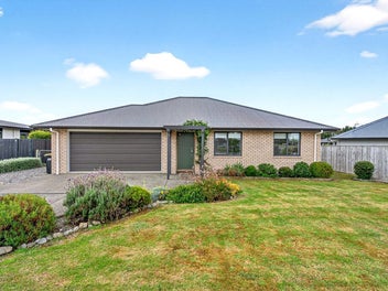 4 Stoneleigh DR, SOLWAY, MASTERTON