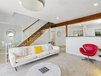 1/813 East Coast Road, Northcross, Auckland