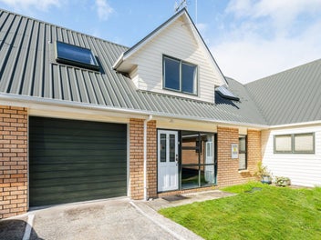 14C Jones Crescent, Melville, Hamilton