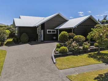 9 Coprosma Crescent, Waipahihi, Taupo