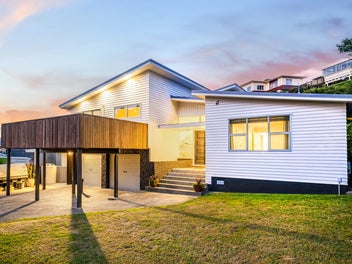 37 Spinnaker Drive, Whitby, Porirua